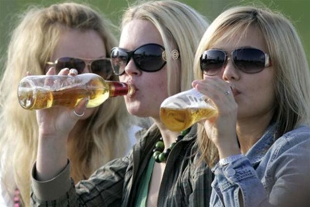 Приклад друзів може навернути підлітків до алкоголю