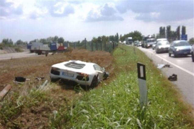 Одним меньше: первое ДТП Lamborghini Aventador в Италии