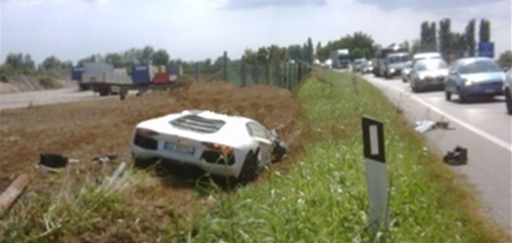 Одним меньше: первое ДТП Lamborghini Aventador в Италии