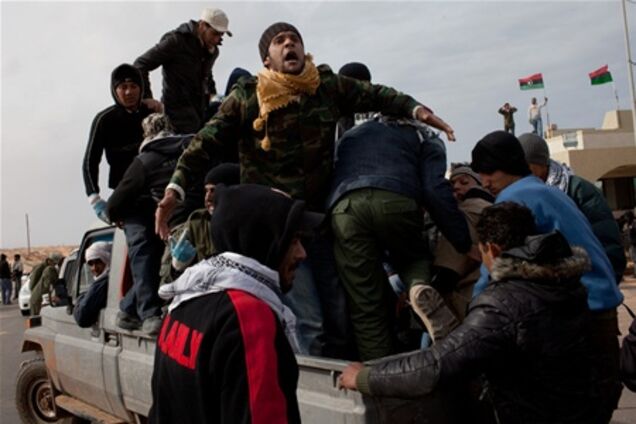 Сторонники Каддафи вывезли в Нигер 10 грузовиков с золотом