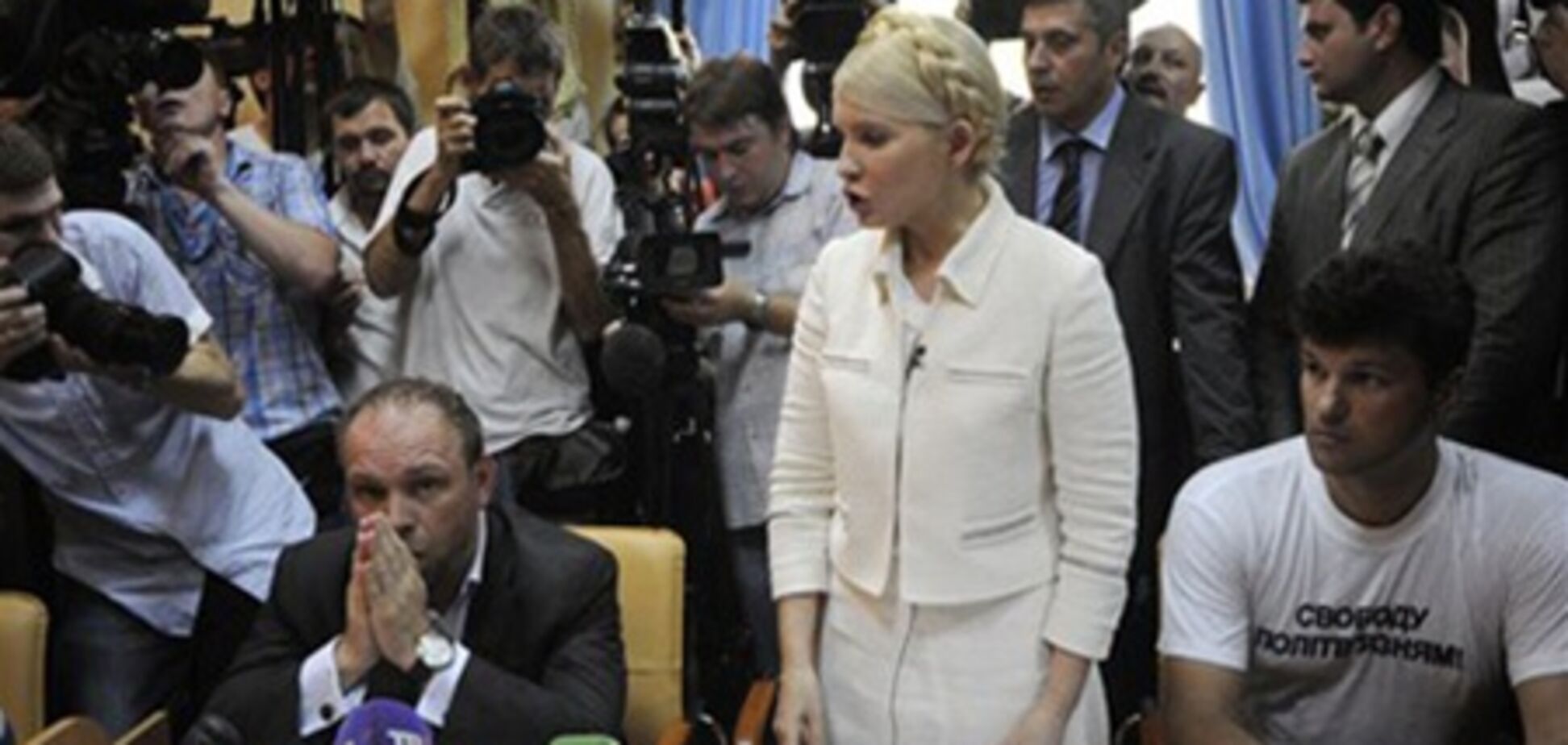 Защита Тимошенко снова потребует вернуть в суд видеокамеры