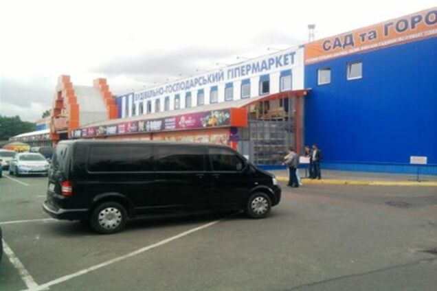 Из 'Эпицентра' документы вывозили бусиками