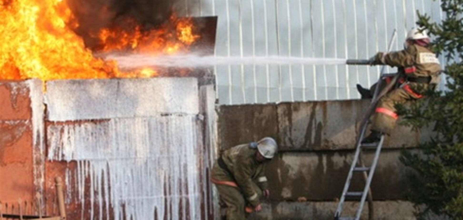 В Киеве пылала многоэтажка: один человек погиб, второй - сильно пострадал