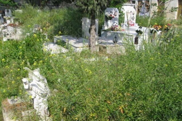 Киевляне: на одном из кладбищ нашли изувеченные тела двух девочек