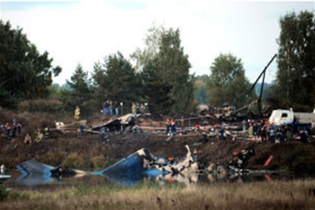 Названы основные версии крушения самолета Як-42 под Ярославлем