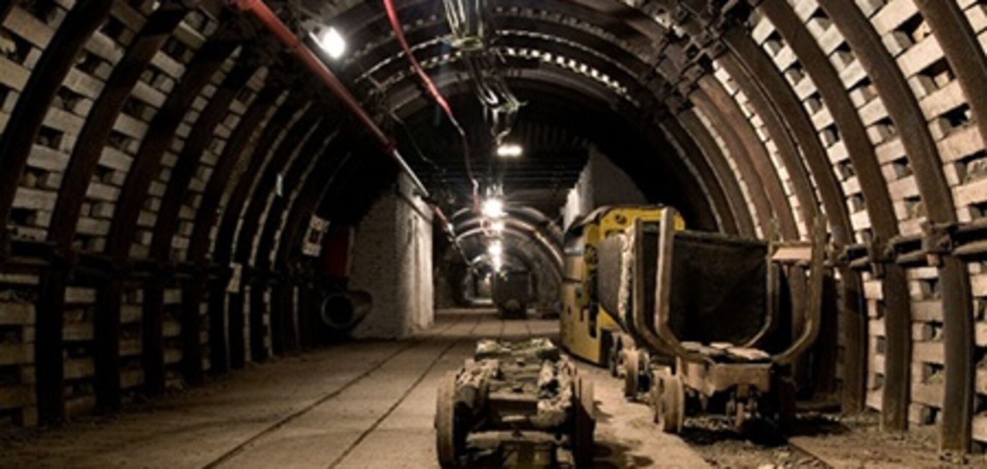 ЧП на шахте в Енакиево: под обвалом оказались трое горняков