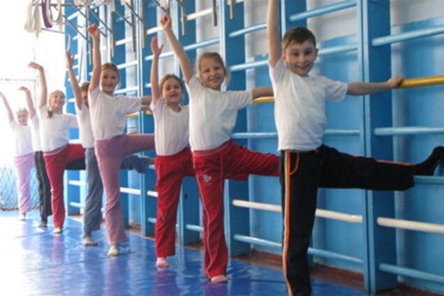 Табачник введет в школах ежедневный урок физкультуры