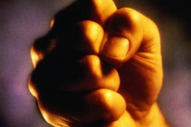 Один з керівників 'Молодих регіонів' побив журналістку?