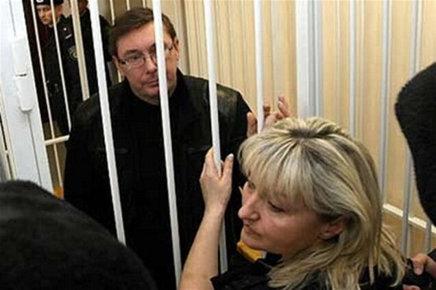 В СИЗО уверяют, что Луценко в норме и даже гуляет