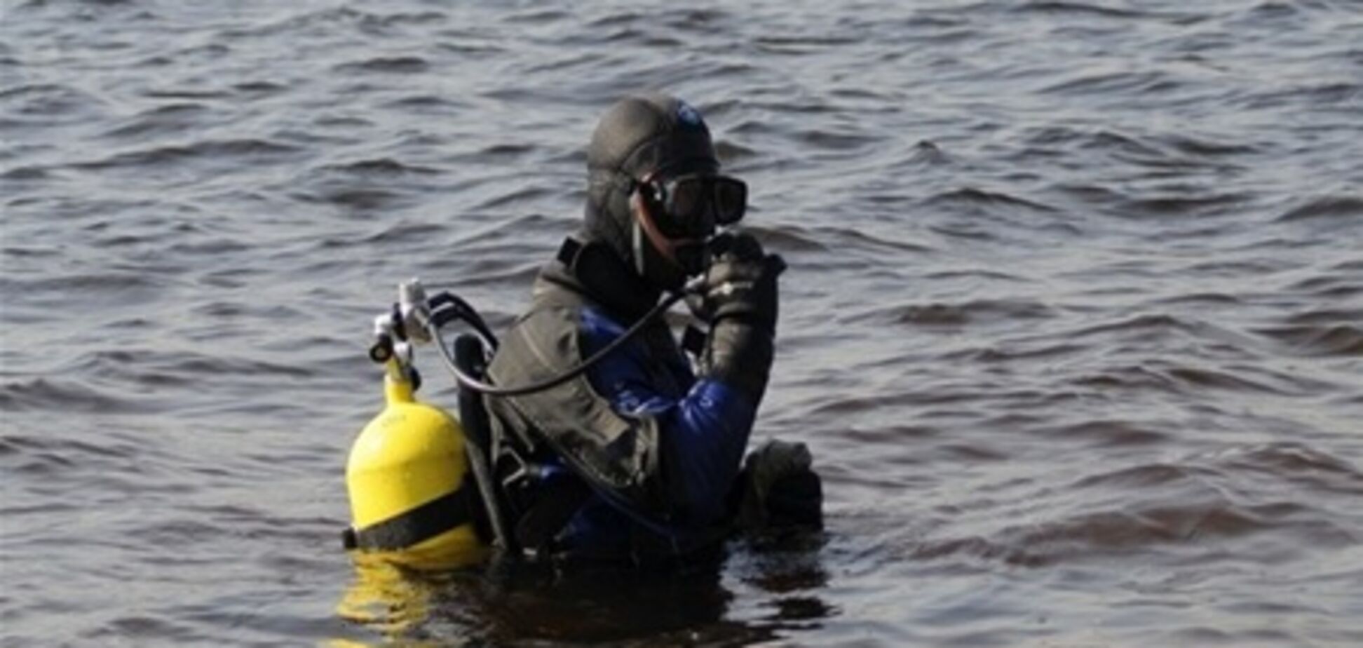 В Латвии Мазда упала в реку: 7 погибших