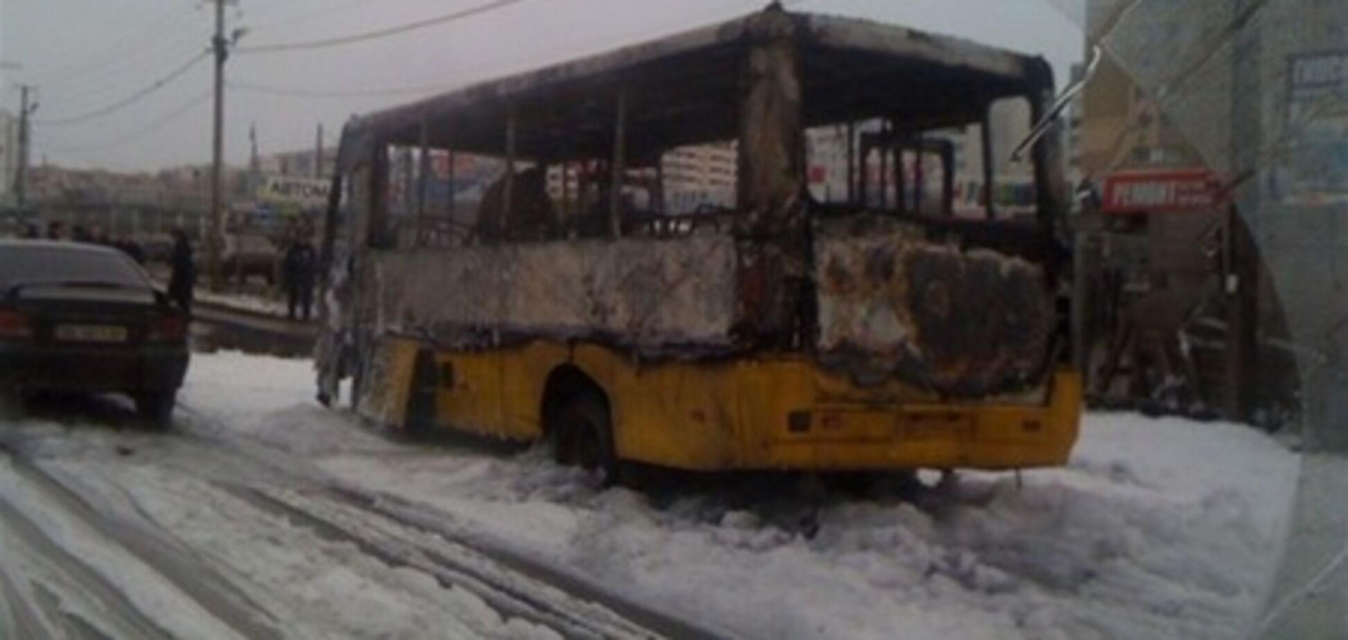 В Одессе загорелась маршрутка с пассажирами. Фото
