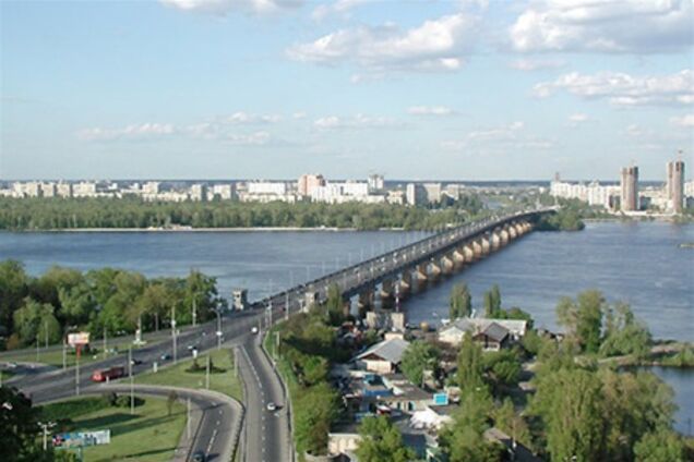 В Киеве перекрыли мост Патона: маршрут объезда