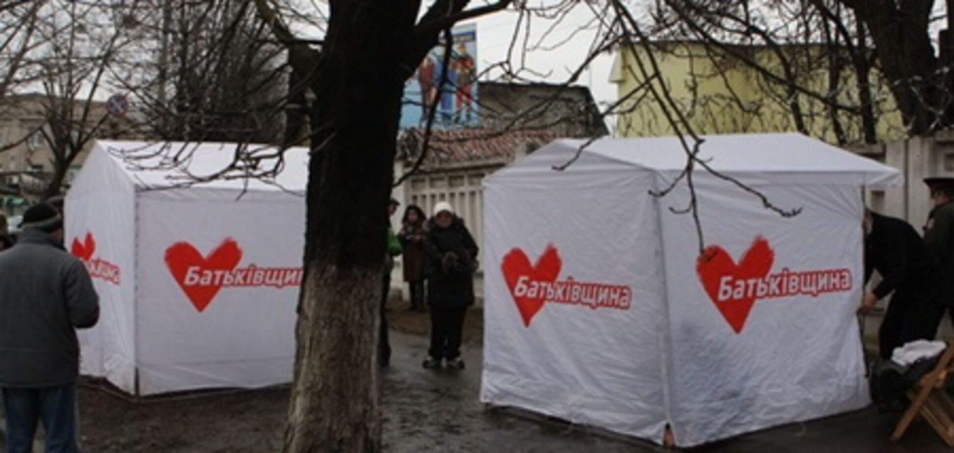 Под Качановской колонией силой снесли палатки 'Батькивщины'
