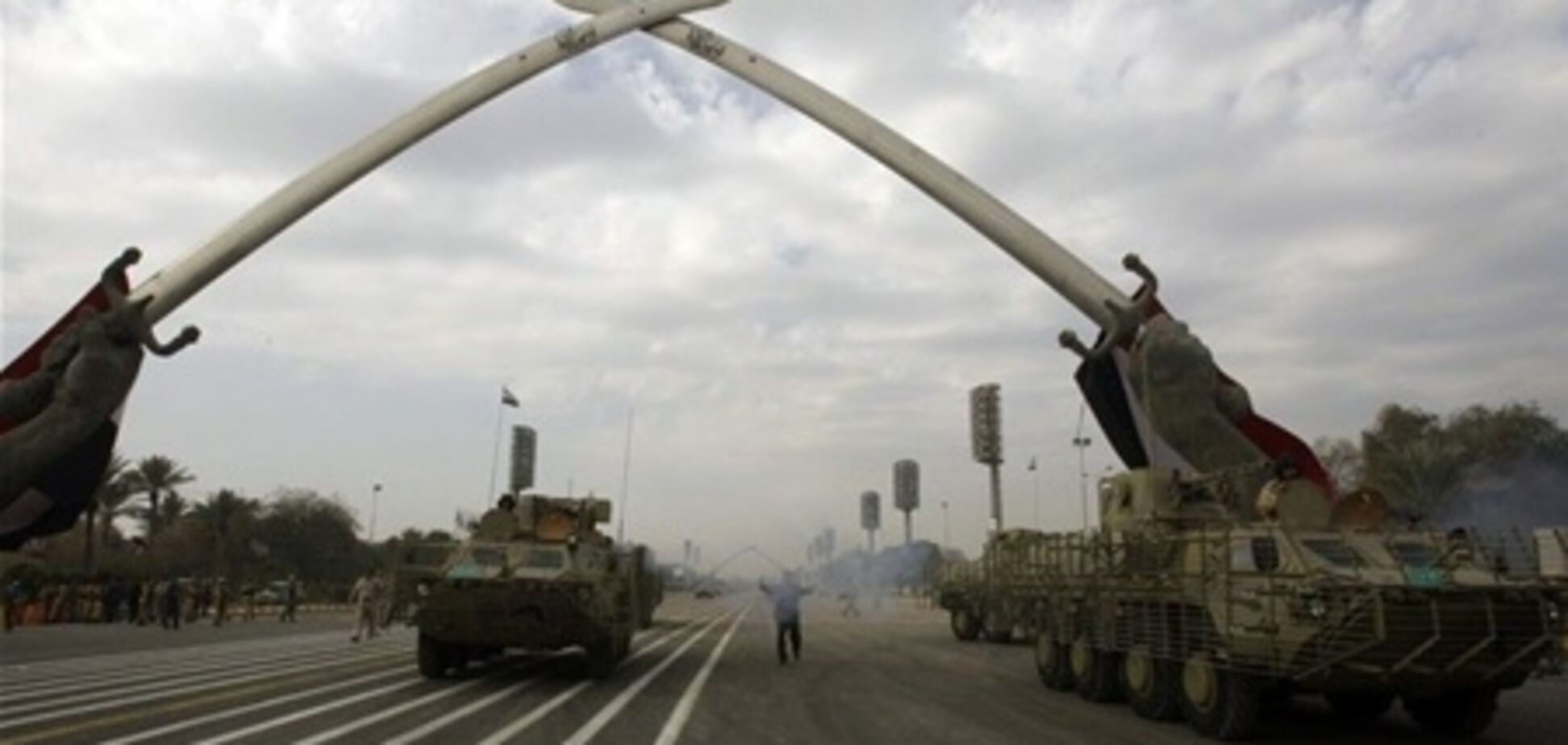 Шесть БТР-4 украинского производства участвовали в военном параде в Багдаде