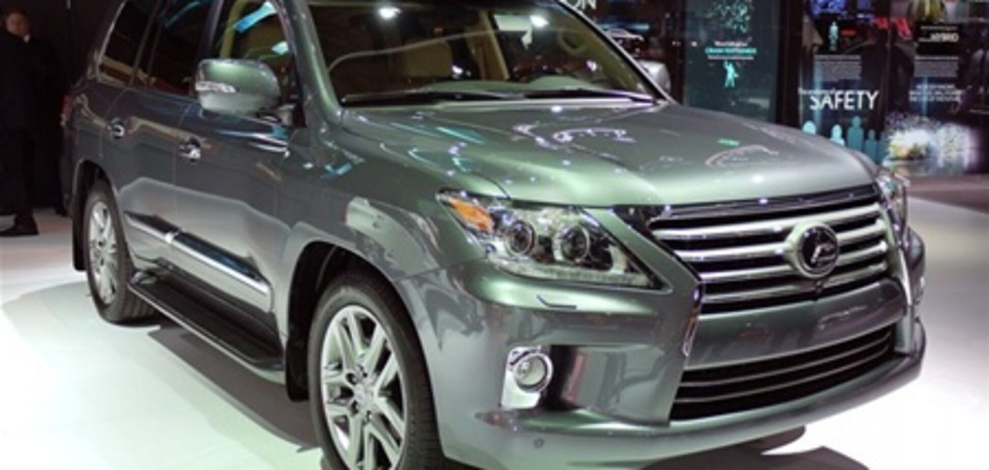 Lexus показал обновленный внедорожник LX 570. Фото