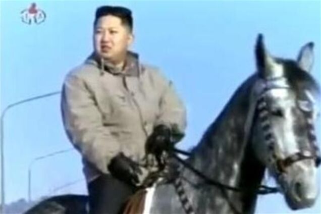 Кім Чен Ин знявся в образі 'мачо' за прикладом Путіна. Відео