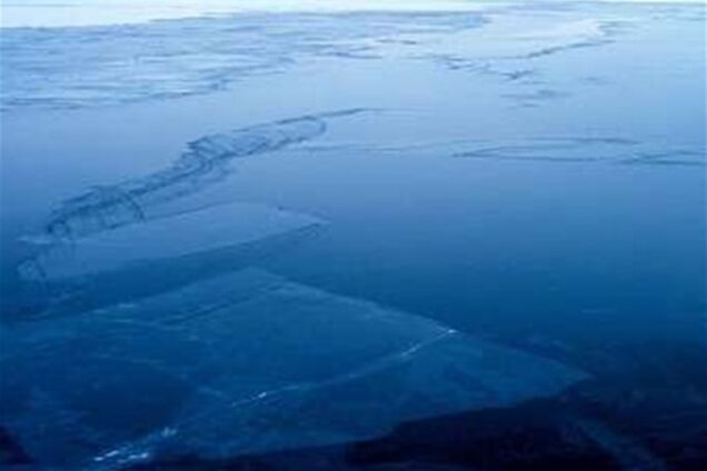 Корейский траулер загорелся в Антарктике