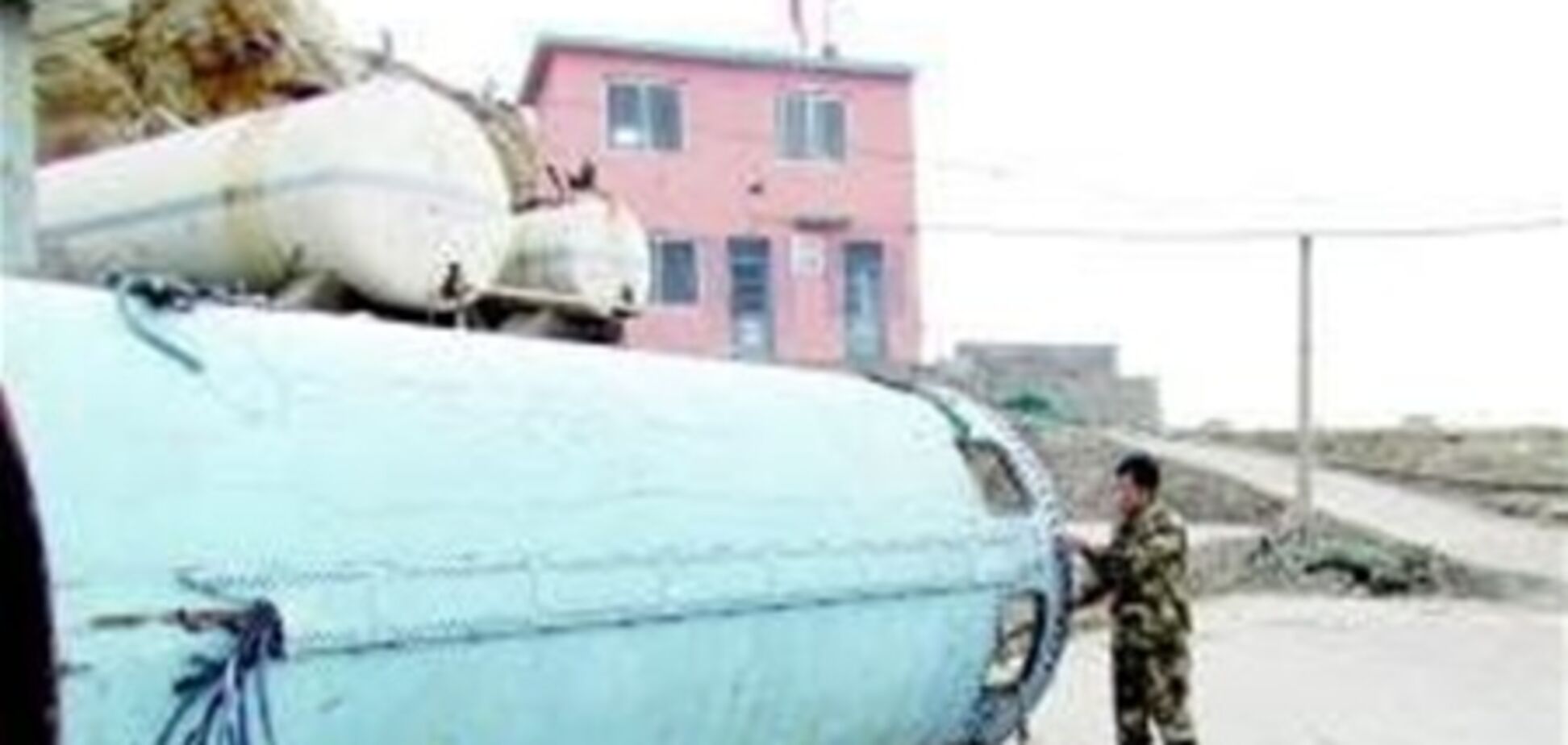 Рибалка виловив у морі частину балістичної ракети