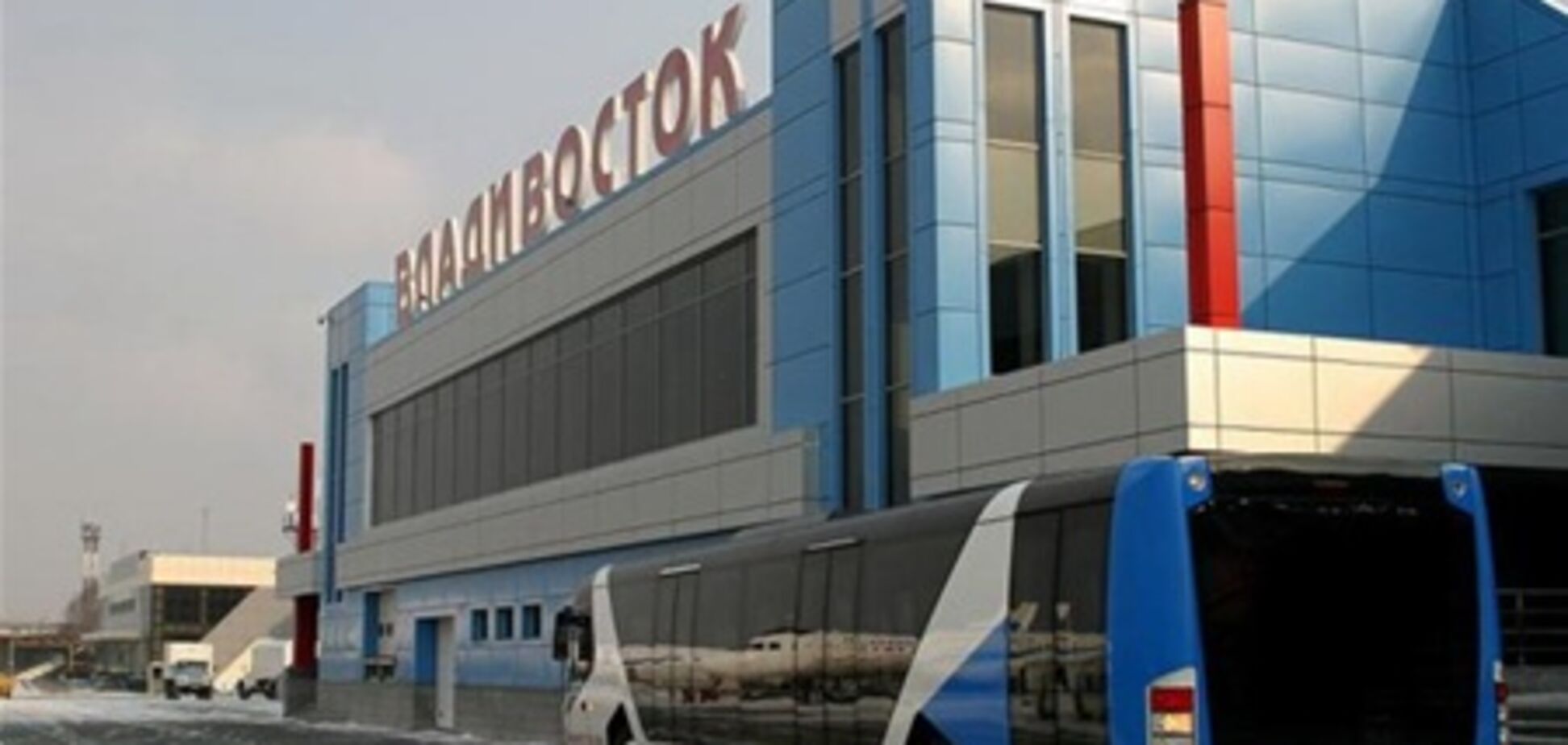 Заминирование аэропорта во Владивостоке: бомбу не нашли, но 'минер' задержан