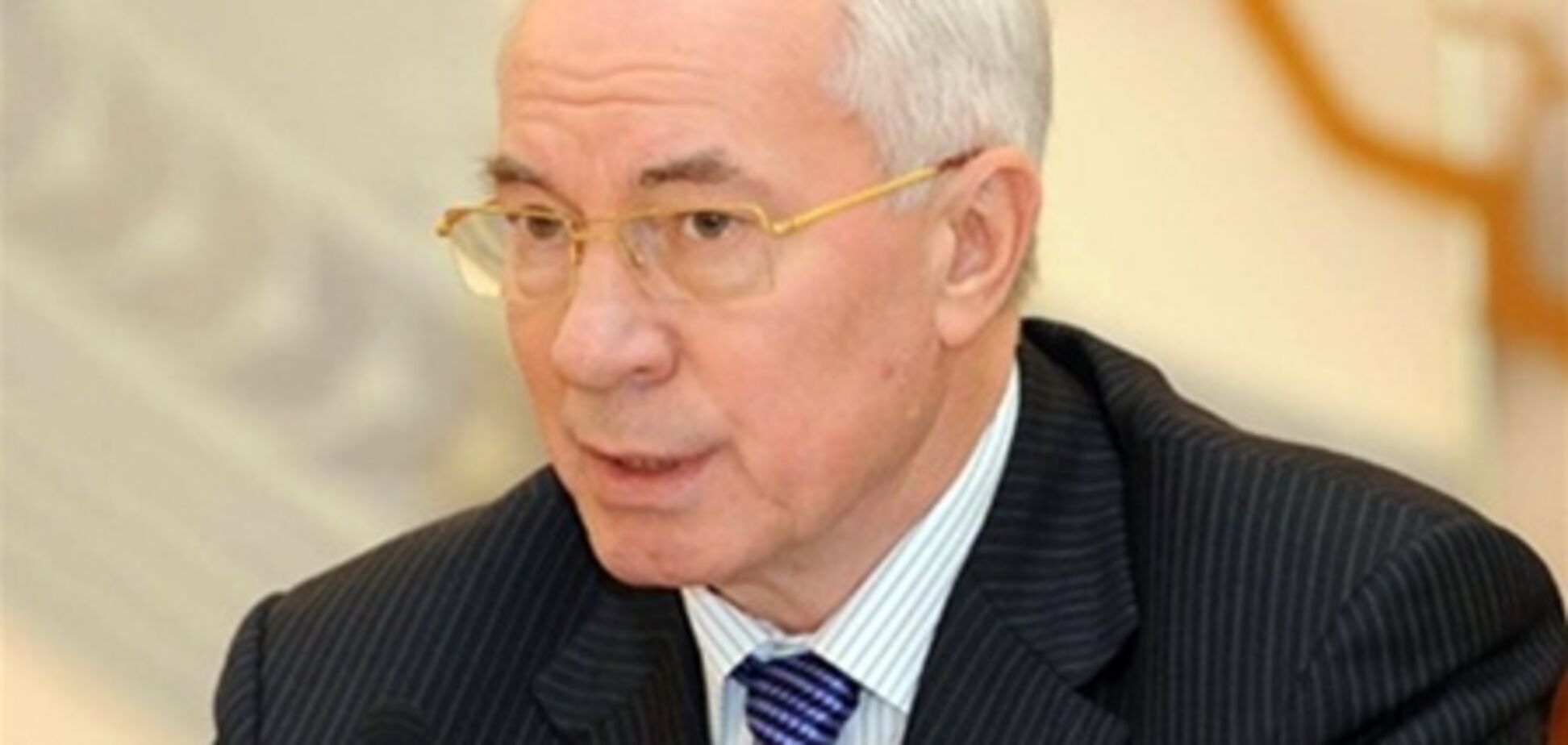 У 2012 році посадові оклади бюджетників зростуть на 19% - Азаров