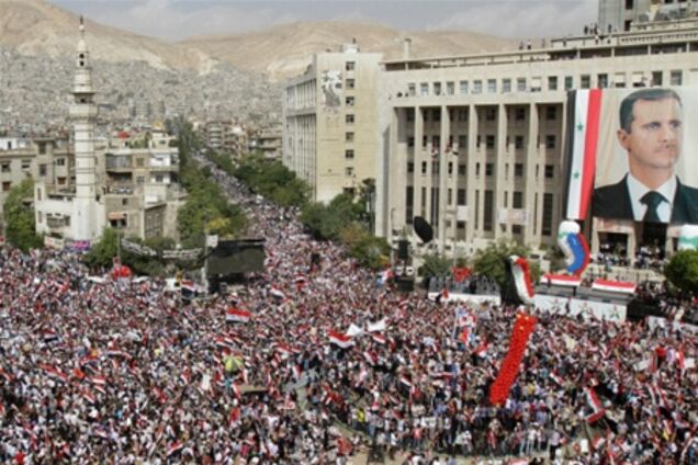 На масштабному мітингу в Дамаску Асад закликав своїх прихильників боротися