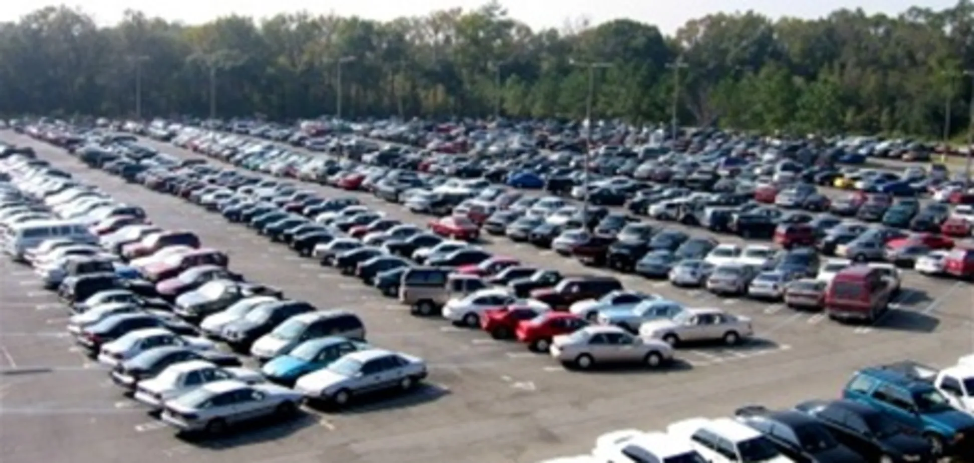 Почти все парковки в Украине стали бесплатными