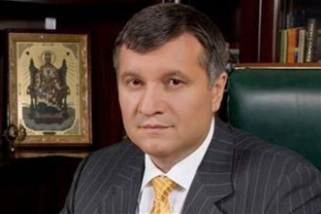 Бежать Авакову посоветовало партбюро