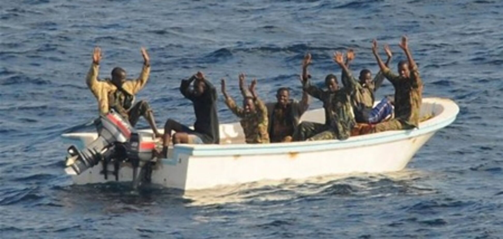 Сомалійські пірати напали на військовий корабель переплутавши його з вантажним