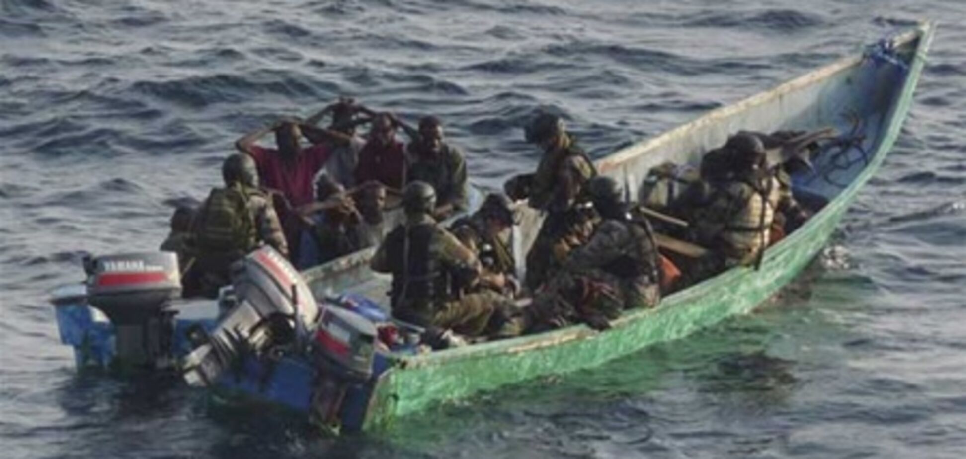 У берегов Сомали пираты по ошибке атаковали военное судно Испании