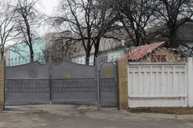 До Качанівської колонії принесли живі квіти для Тимошенко