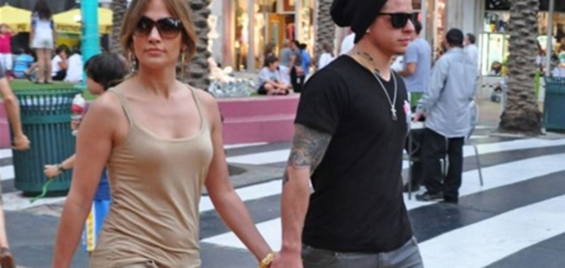 Лопес платит бойфренду $10 000