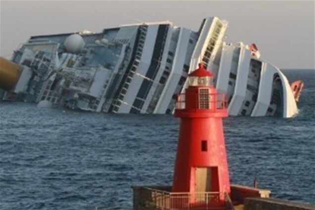 В корпусе тонущего лайнера обнаружили 70-метровую пробоину