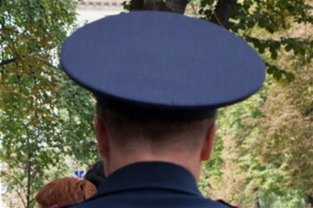 Милиционер украл деньги с чужой банковской карточки