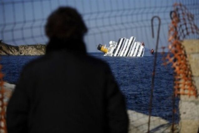 Розпороти днище Costa Concordia міг риф зі статуєю Христа