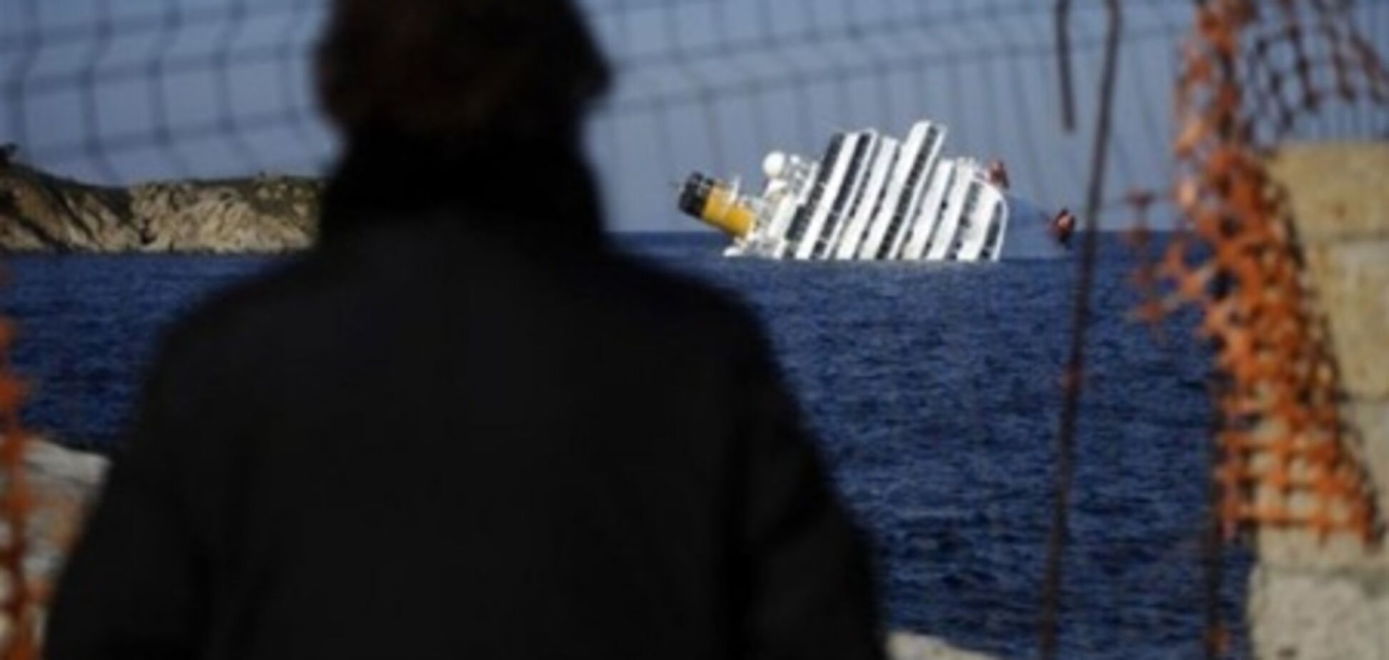 Розпороти днище Costa Concordia міг риф зі статуєю Христа