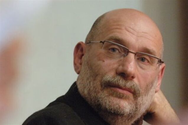 Борис Акунін писав за двох