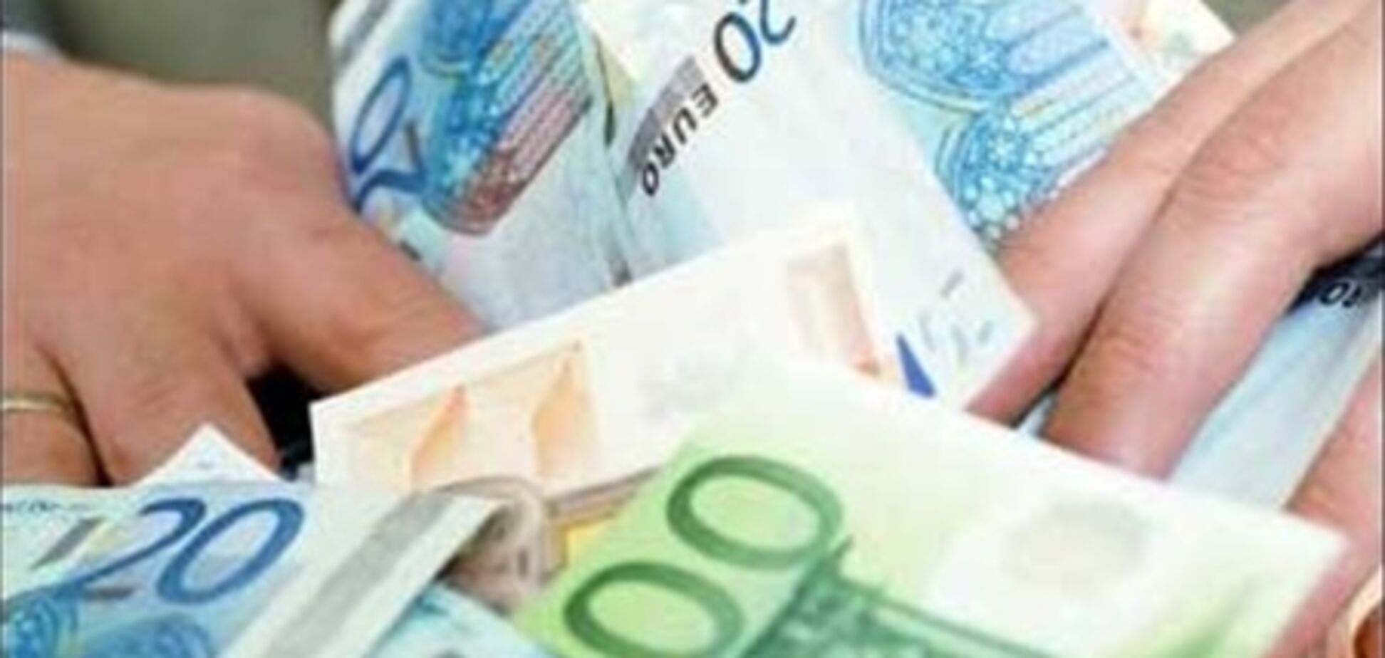 В Испании запретили совершение крупных сделок наличными