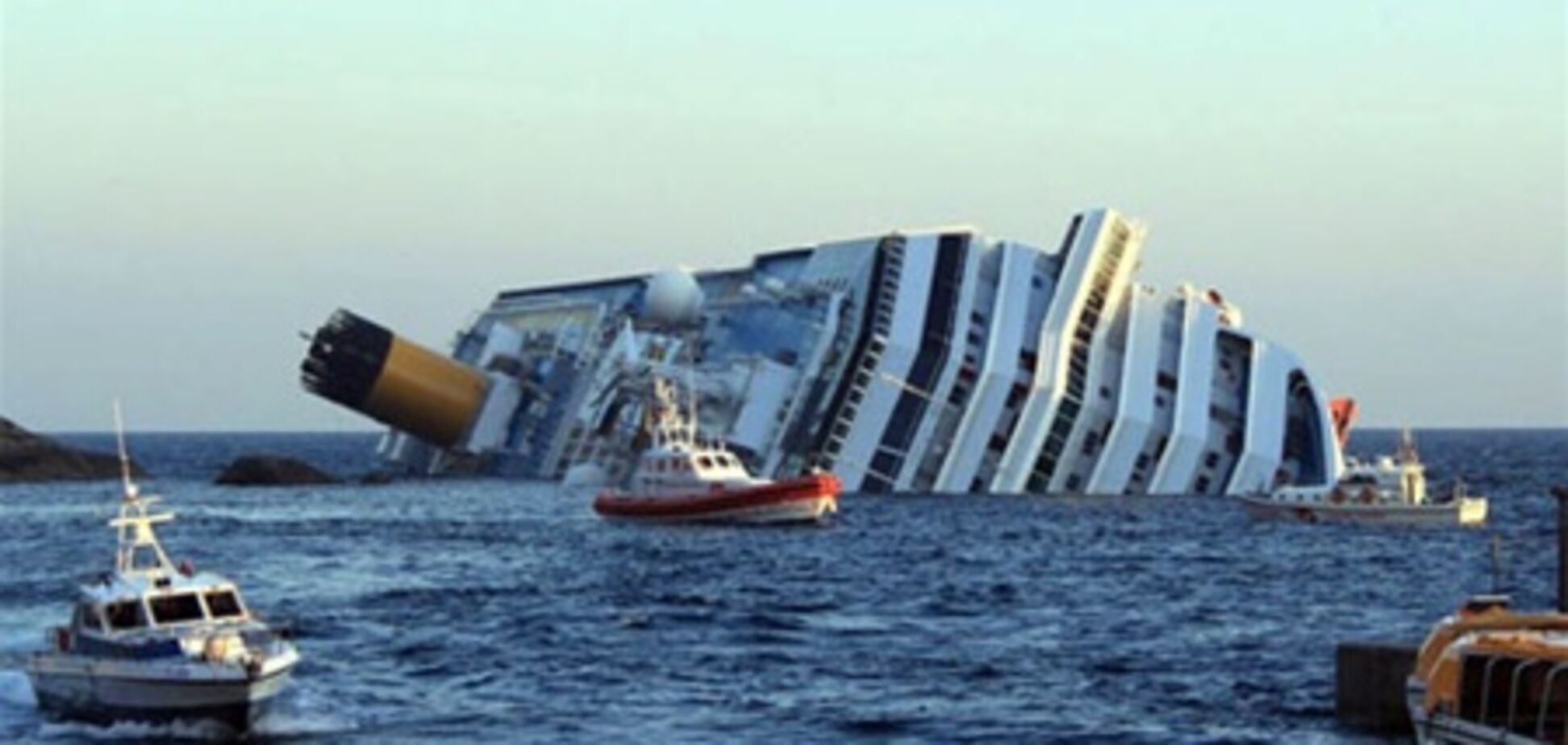 Costa Concordia попала на рифы из-за желания капитана помахать другу