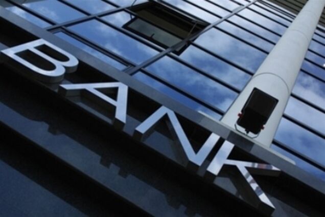 Украинцы снова понесли деньги в банки