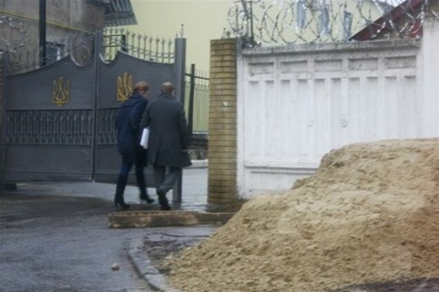 В колонии Тимошенко много голубей и есть где помолиться