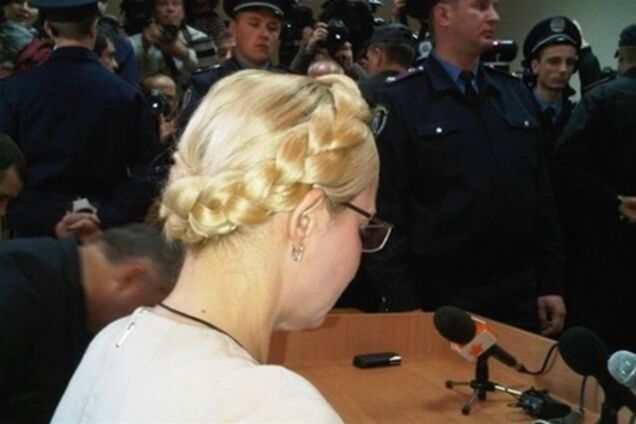 К Тимошенко приехала массажистка со своим столом