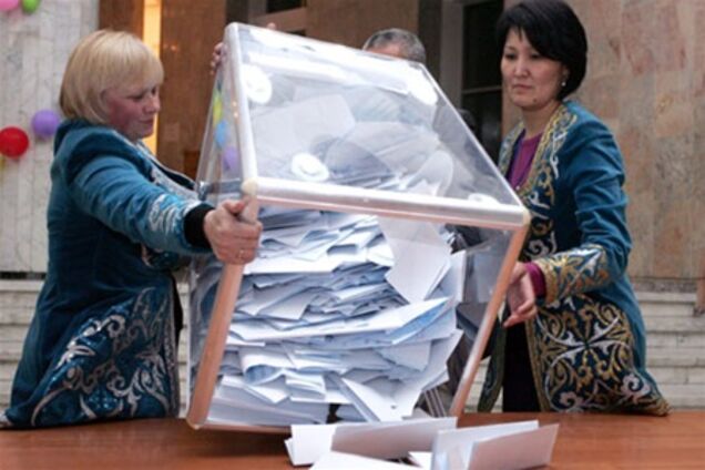 Казахстан отдемократілся