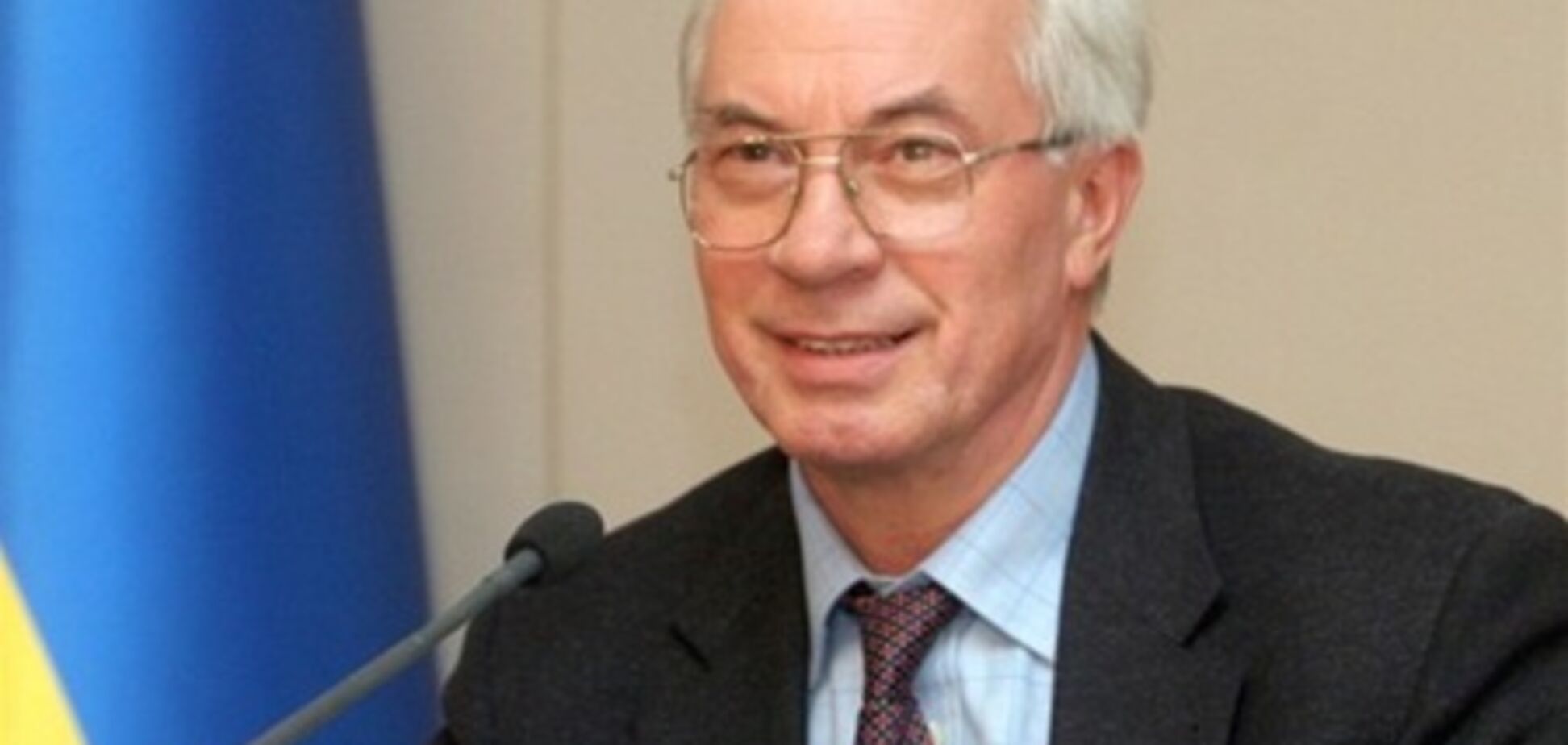 Азаров: В 2012 году украинцы смогут покупать товаров на $340