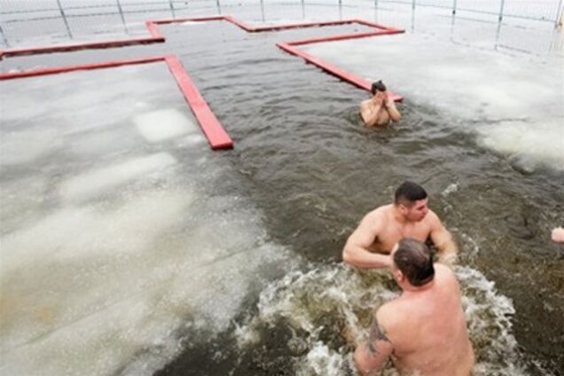 Киевские пляжи подготовили к Крещению