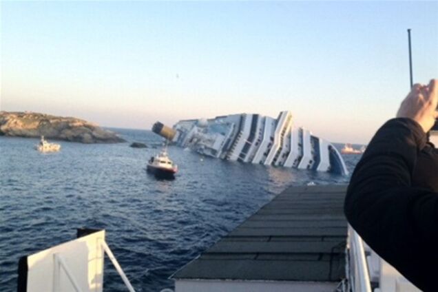 Шторм може перекинути 'Коста Конкордіа'