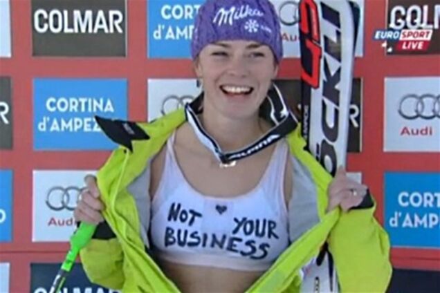 Спортсменка необычно выразила протест грудью