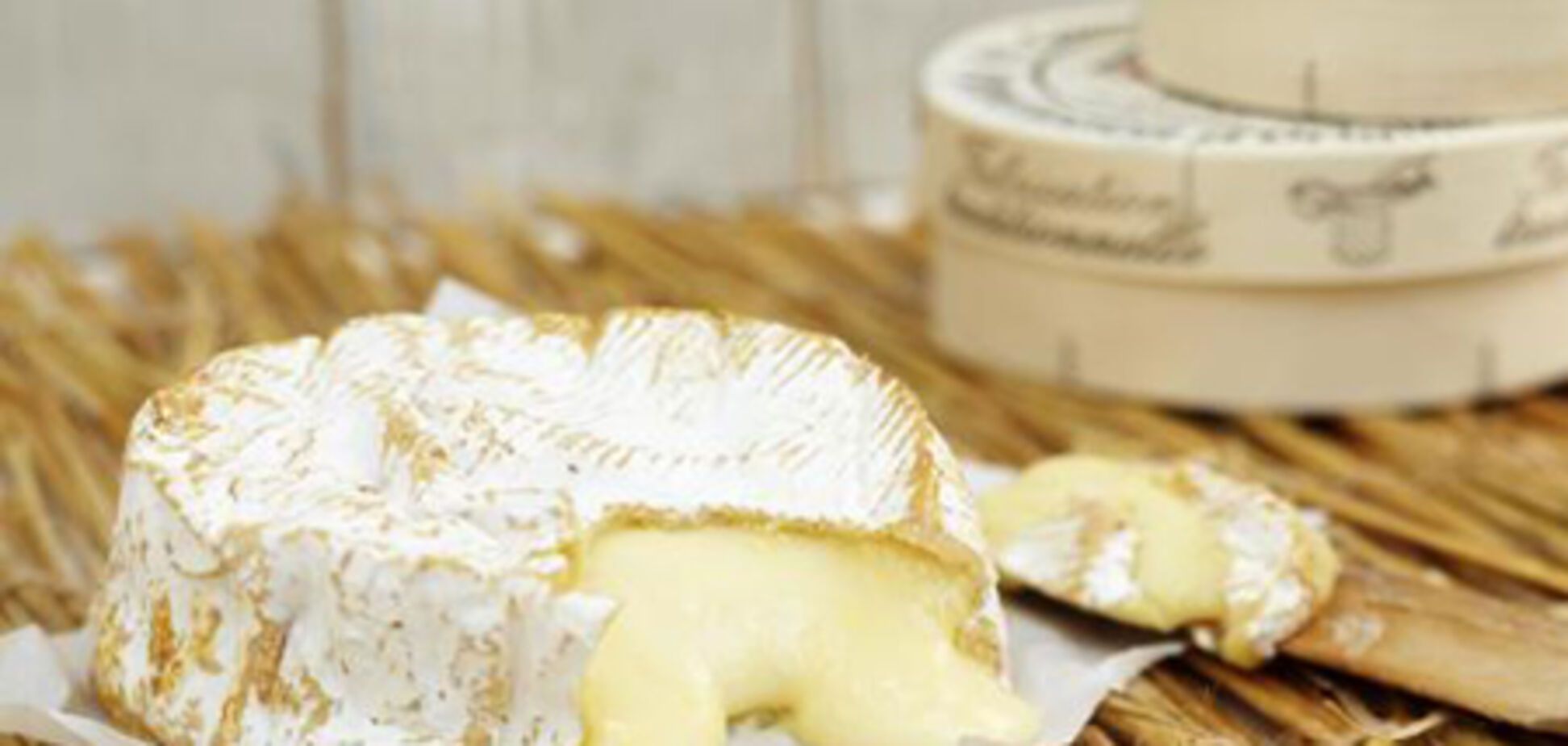 Белёсая корочка на камамбере очень полезна, - ученые
