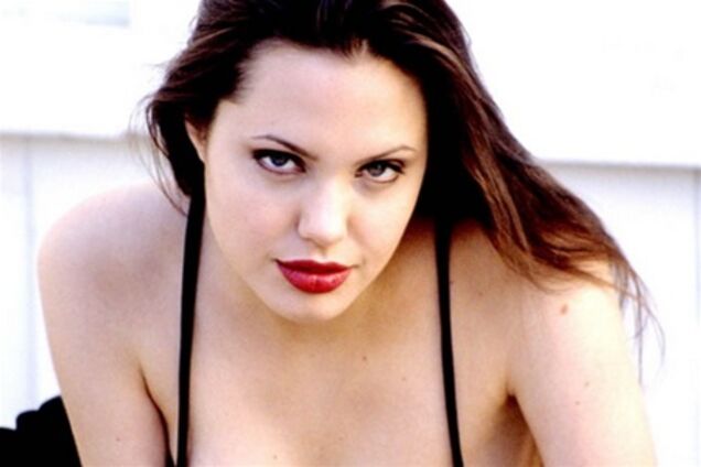 Аппетитно упитанная Анджелина Джоли: год 1994