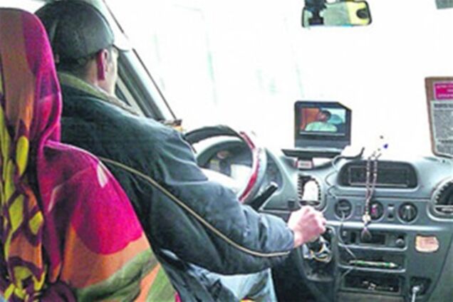 Дніпропетровськ. Водії маршруток з шансону перейшли на перегляд серіалів