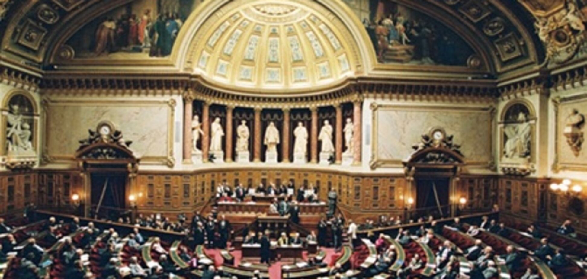 У законі про геноцид вірмен знайшли протиріччя конституції Франції